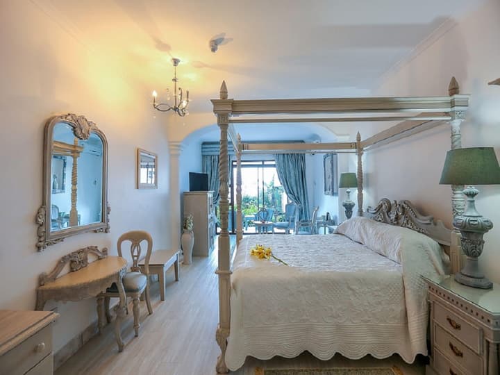 Misty Waves Boutique Hotel