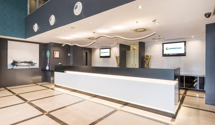 Hotel ILUNION Aqua 4