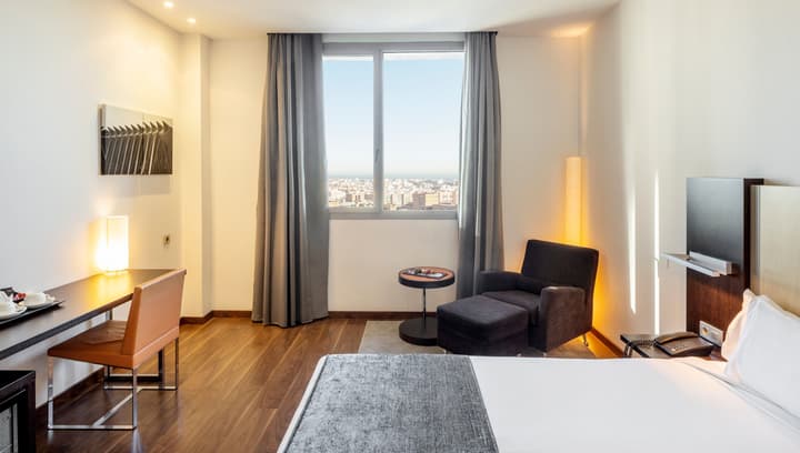 Hotel ILUNION Aqua 4