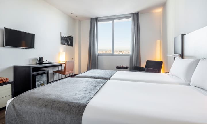 Hotel ILUNION Aqua 4