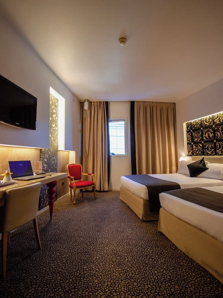 Antony Palace Hotel