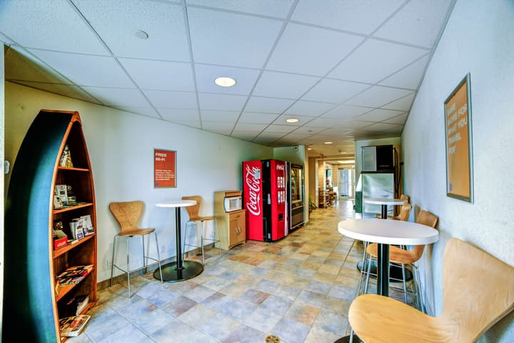 Motel 6 Huntsville, ON