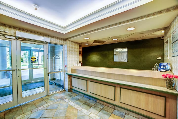 Motel 6 Huntsville, ON