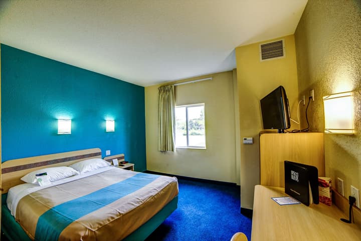 Motel 6 Huntsville, ON