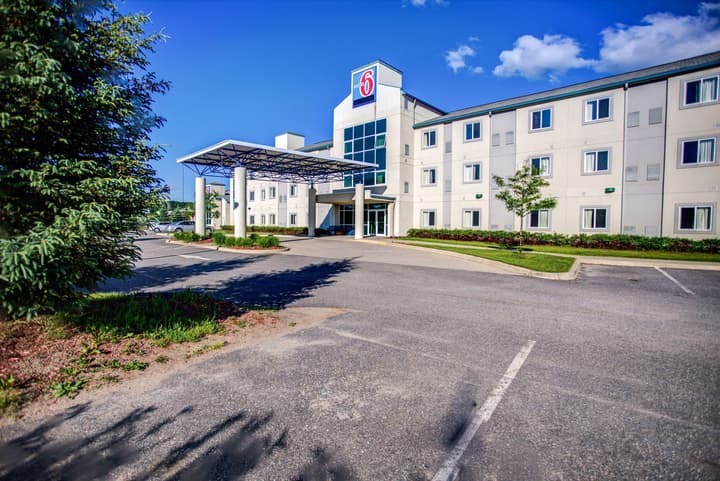 Motel 6 Huntsville, ON