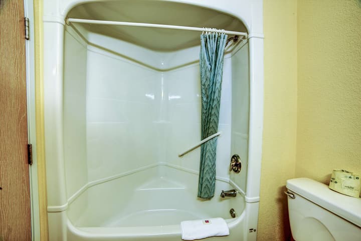 Motel 6 Huntsville, ON