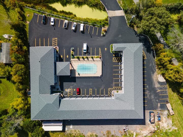 Days Inn & Suites by Wyndham Niagara Falls/Buffalo
