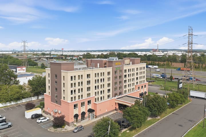 Hotel Executive Suites Newark Liberty Int'l Airport Carteret (EWR)