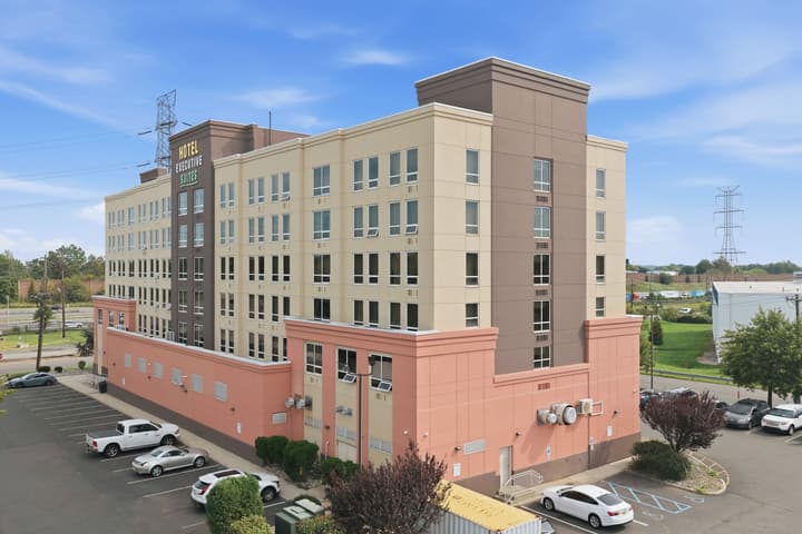 Hotel Executive Suites Newark Liberty Int'l Airport Carteret (EWR)
