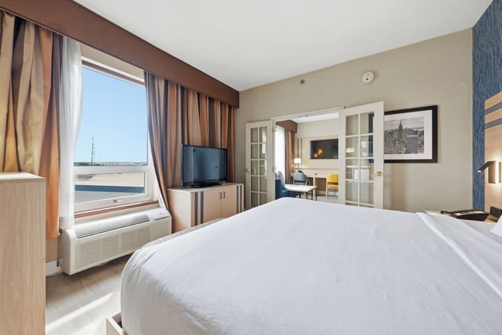 Hotel Executive Suites Newark Liberty Int'l Airport Carteret (EWR)