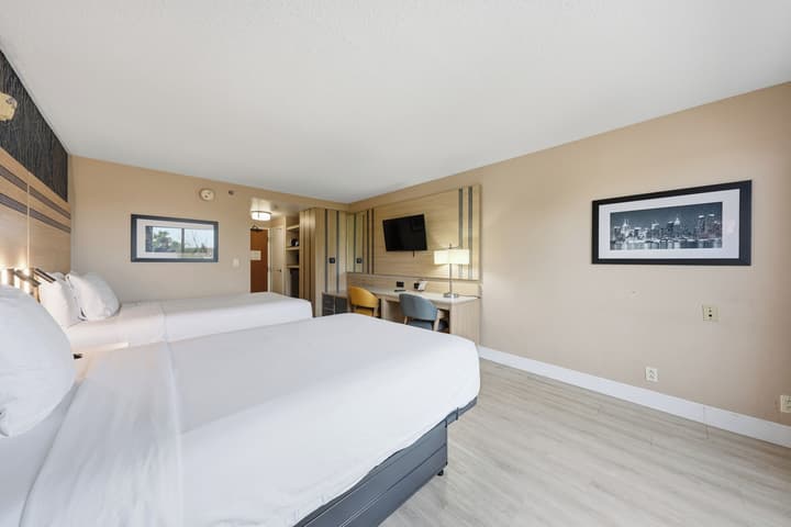 Hotel Executive Suites Newark Liberty Int'l Airport Carteret (EWR)