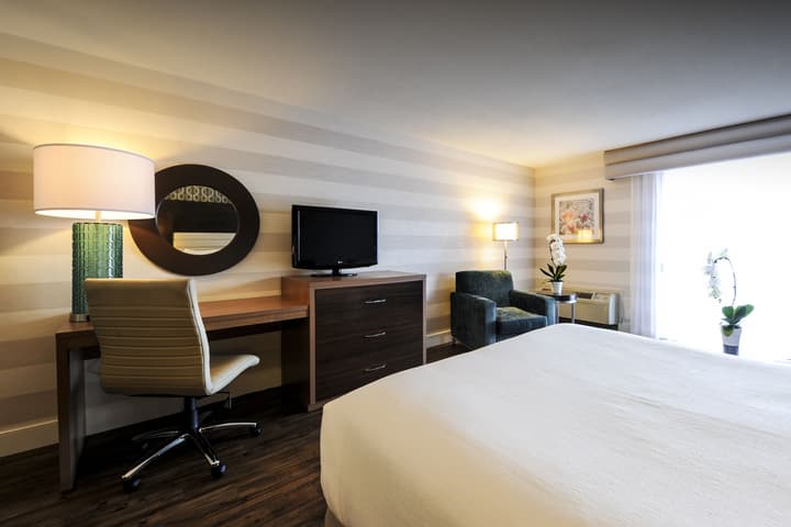 Holiday Inn Niagara Falls - By The Falls by IHG