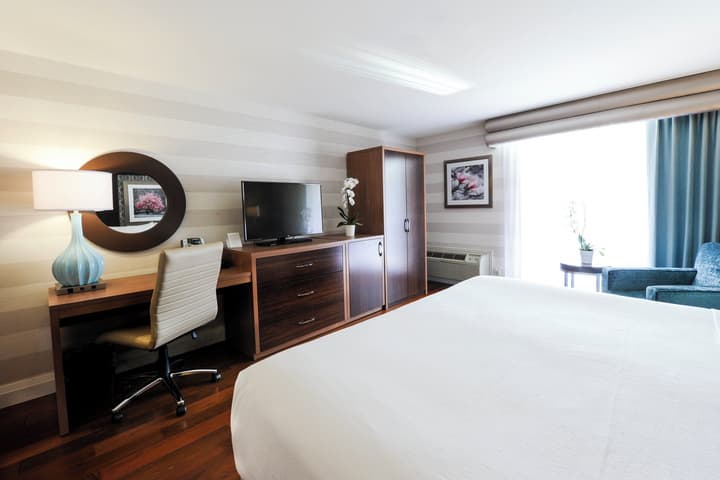 Holiday Inn Niagara Falls - By The Falls by IHG