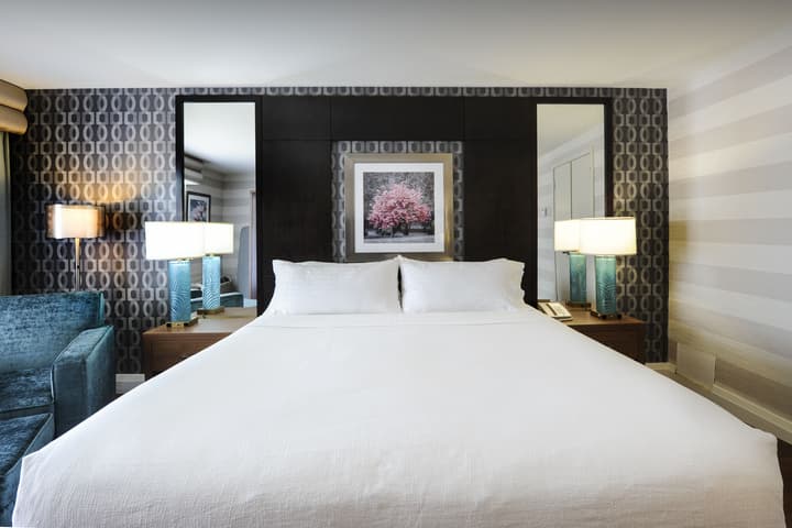 Holiday Inn Niagara Falls - By The Falls by IHG