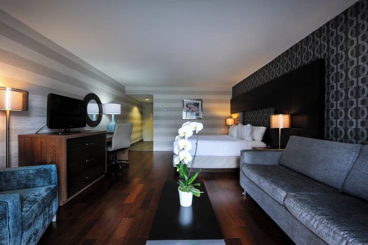Holiday Inn Niagara Falls - By The Falls by IHG