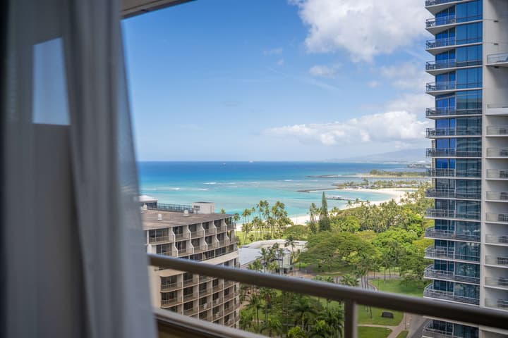 Embassy Suites by Hilton Waikiki Beach Walk
