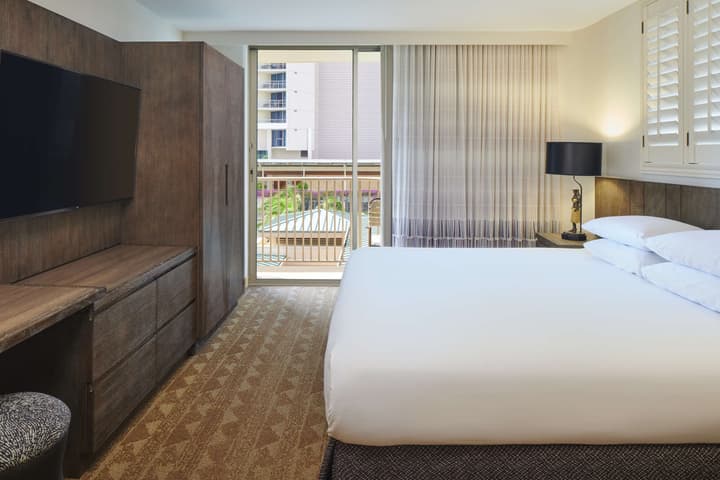 Embassy Suites by Hilton Waikiki Beach Walk
