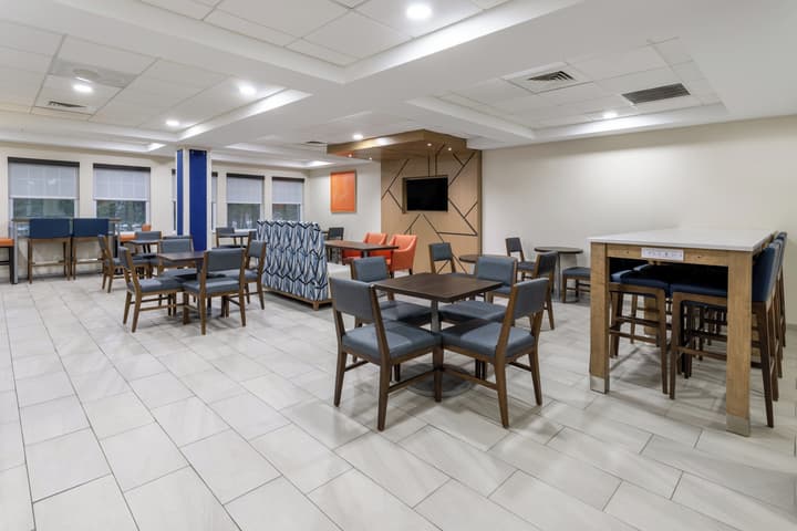 Holiday Inn Express Hotel & Suites Freeport by IHG