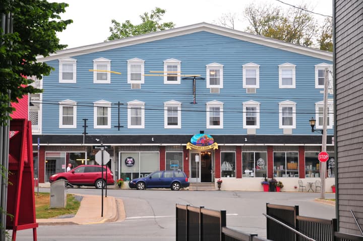 Smugglers Cove Inn