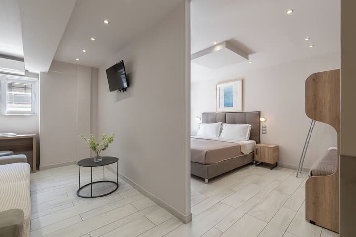 Piraeus City Hotel