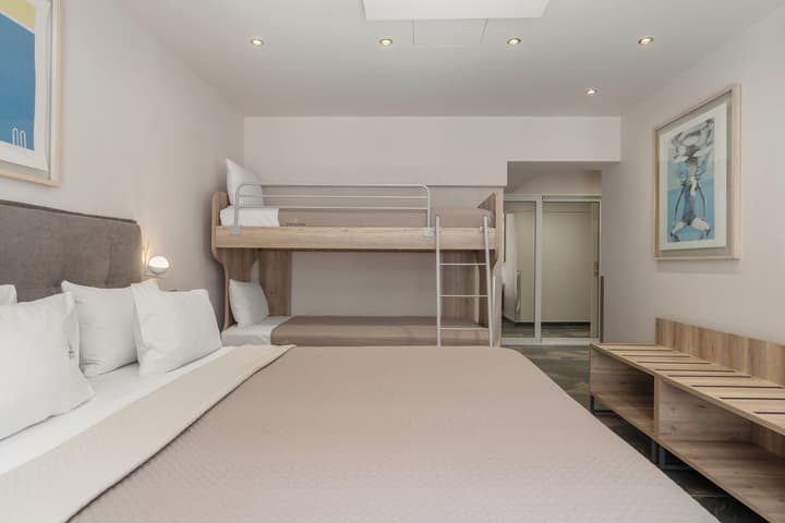 Piraeus City Hotel