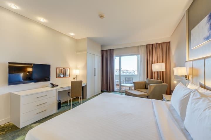 Millennium Lakeview Hotel