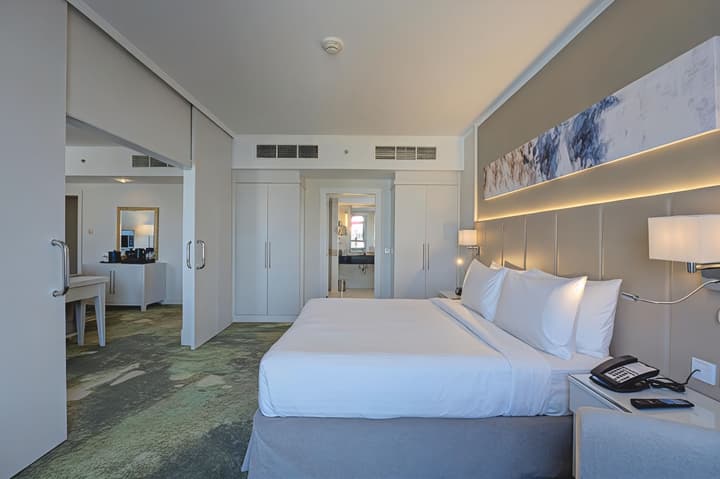 Millennium Lakeview Hotel