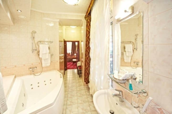 Monte Kristo Hotel