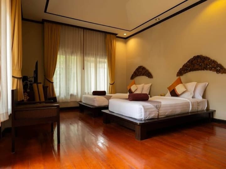 Kanok Buri Resort