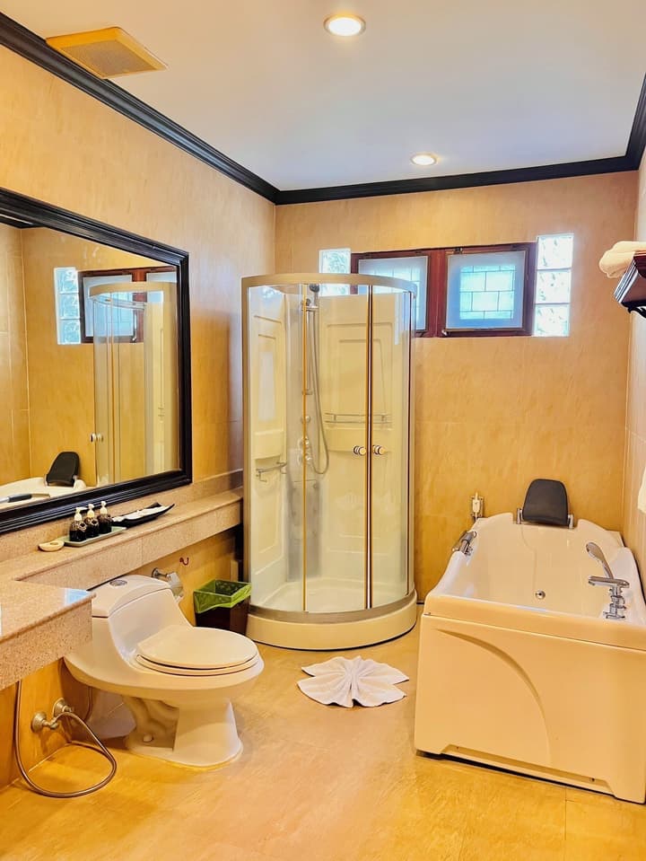 Kanok Buri Resort