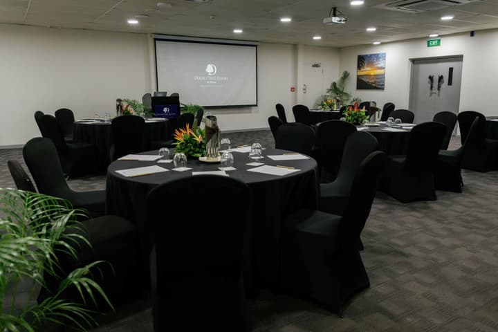DoubleTree Resort by Hilton Hotel Fiji - Sonaisali Island