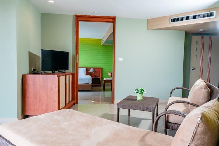 Long Beach Cha-Am Hotel