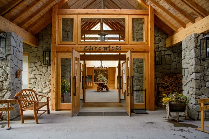Correntoso Lake & River Hotel