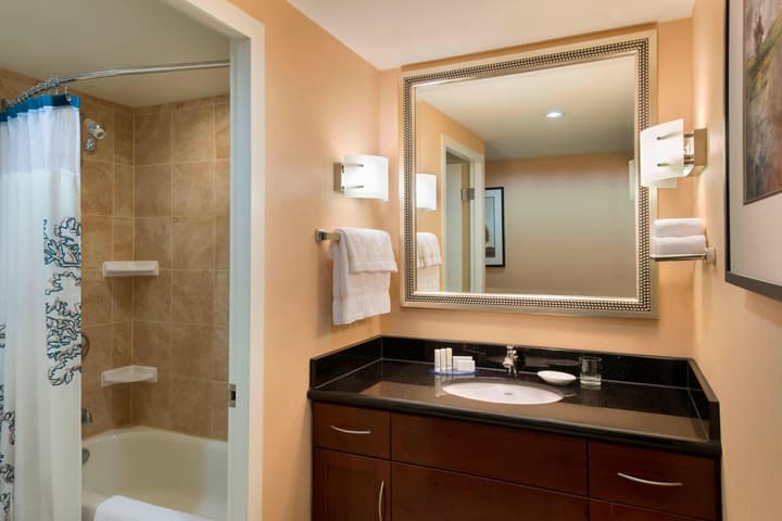 Residence Inn by Marriott Toronto Downtown / Entertainment District