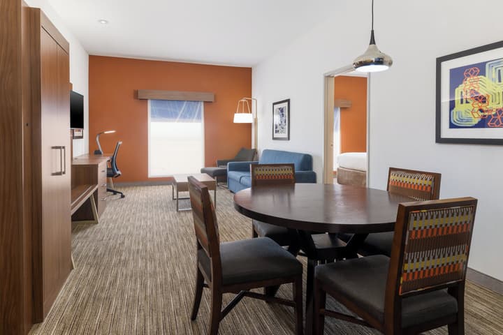 Holiday Inn Express & Suites Las Vegas SW - Spring Valley by IHG