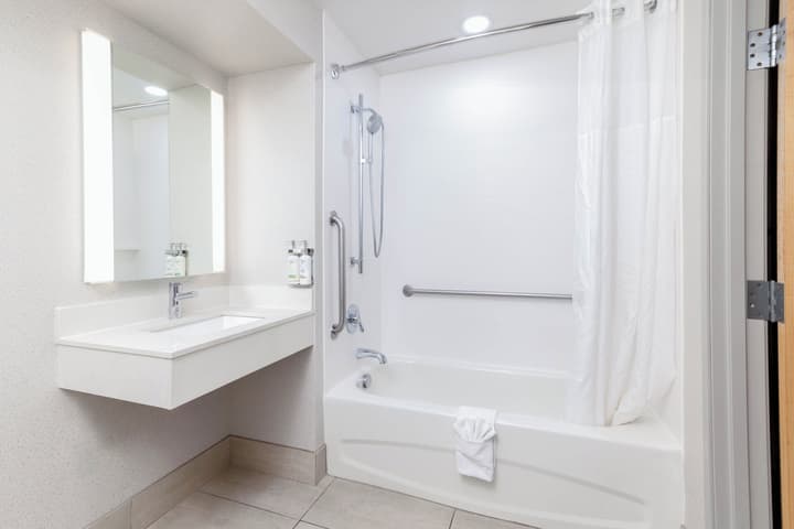 Holiday Inn Express & Suites Las Vegas SW - Spring Valley by IHG
