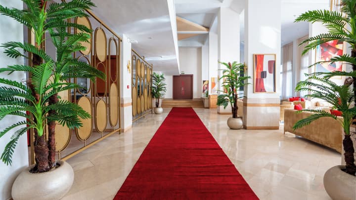 Intouriste Hôtel & Suites
