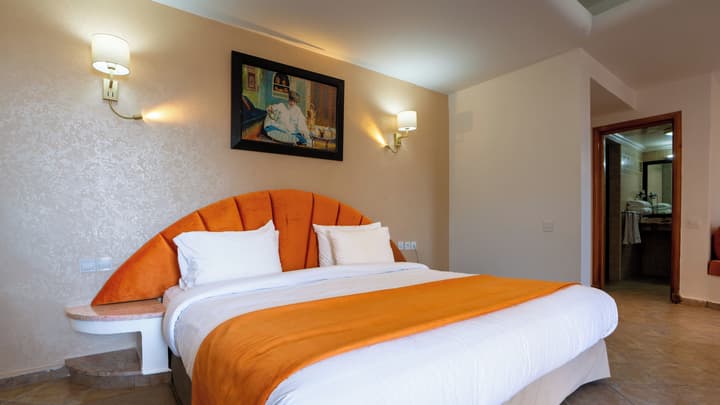 Intouriste Hôtel & Suites