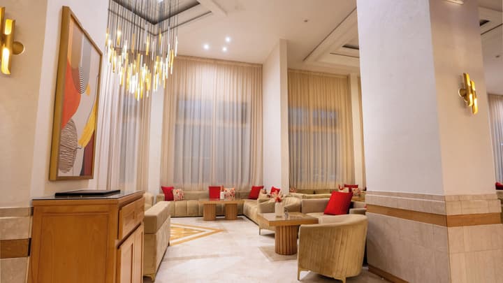 Intouriste Hôtel & Suites