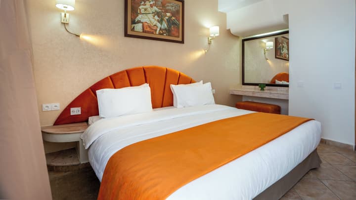 Intouriste Hôtel & Suites