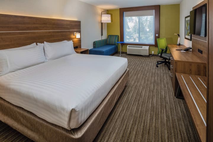 Holiday Inn Express and Suites Modesto by IHG