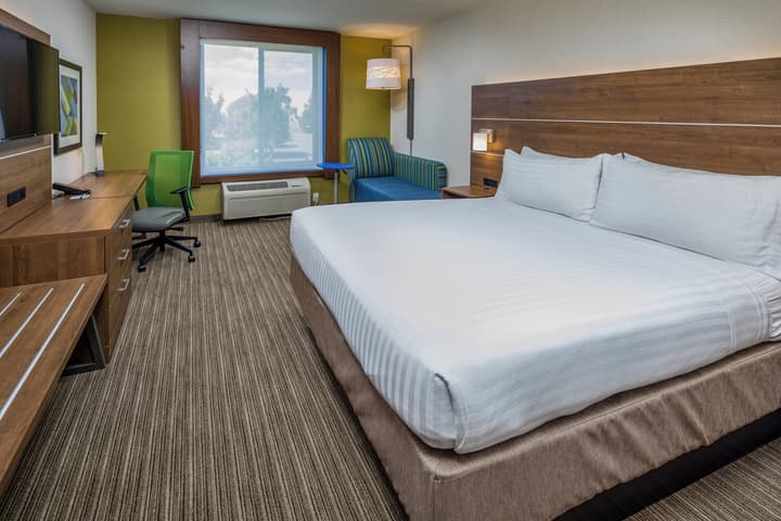 Holiday Inn Express and Suites Modesto by IHG