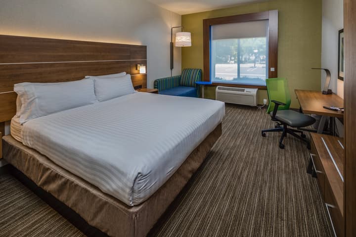 Holiday Inn Express and Suites Modesto by IHG