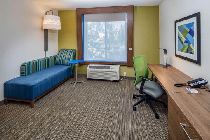 Holiday Inn Express and Suites Modesto by IHG