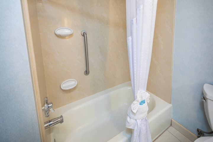 Holiday Inn Express and Suites Modesto by IHG