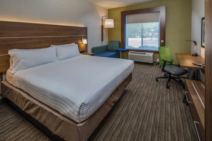 Holiday Inn Express and Suites Modesto by IHG