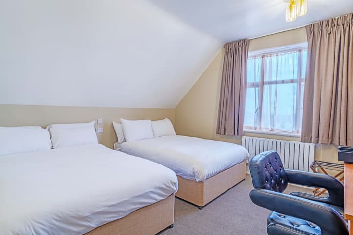 Uno Thames Hotel
