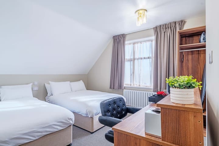 Uno Thames Hotel