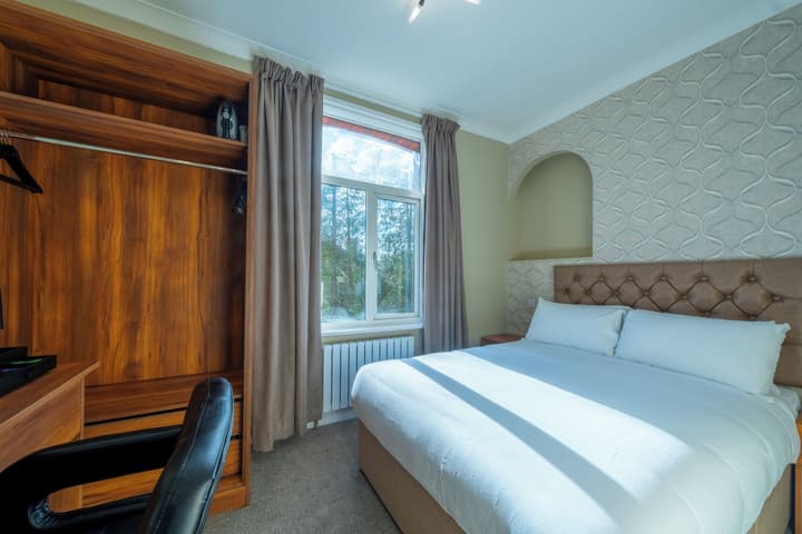 Uno Thames Hotel