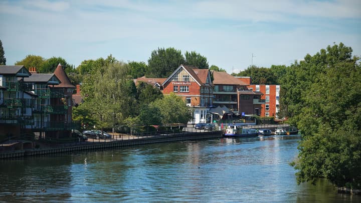 Uno Thames Hotel